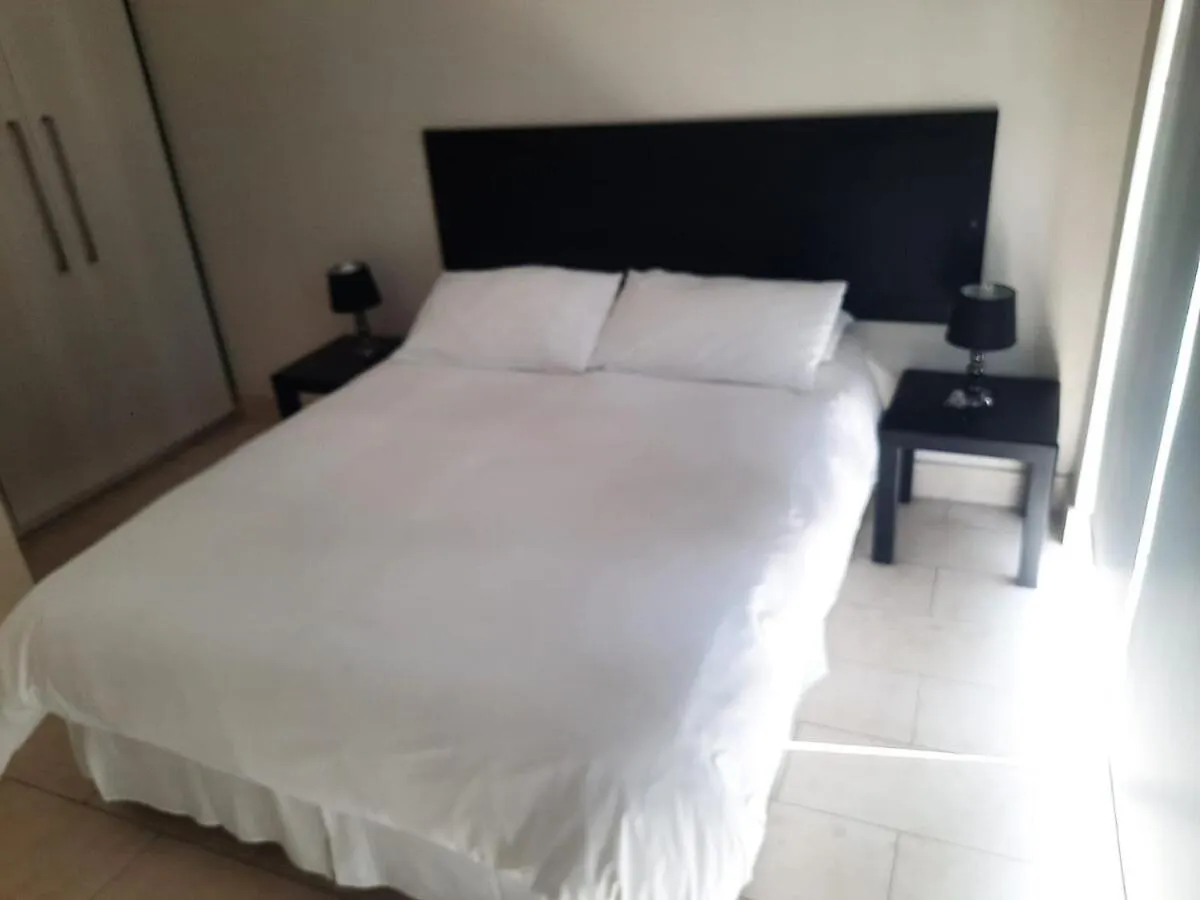203 Pip'S Place On Beach Road Strand Νότια Αφρική